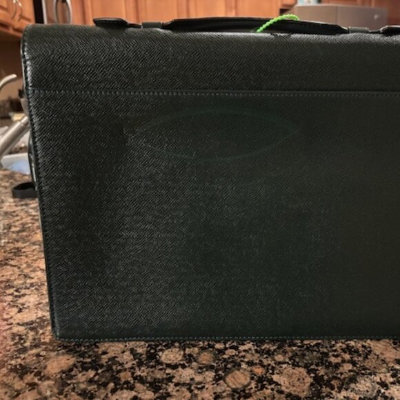 HALLOWEEN🎃DROP! Louis Vuitton Taiga Serviette Kourad Epicea Green Briefcase - Picture 8 of 16
